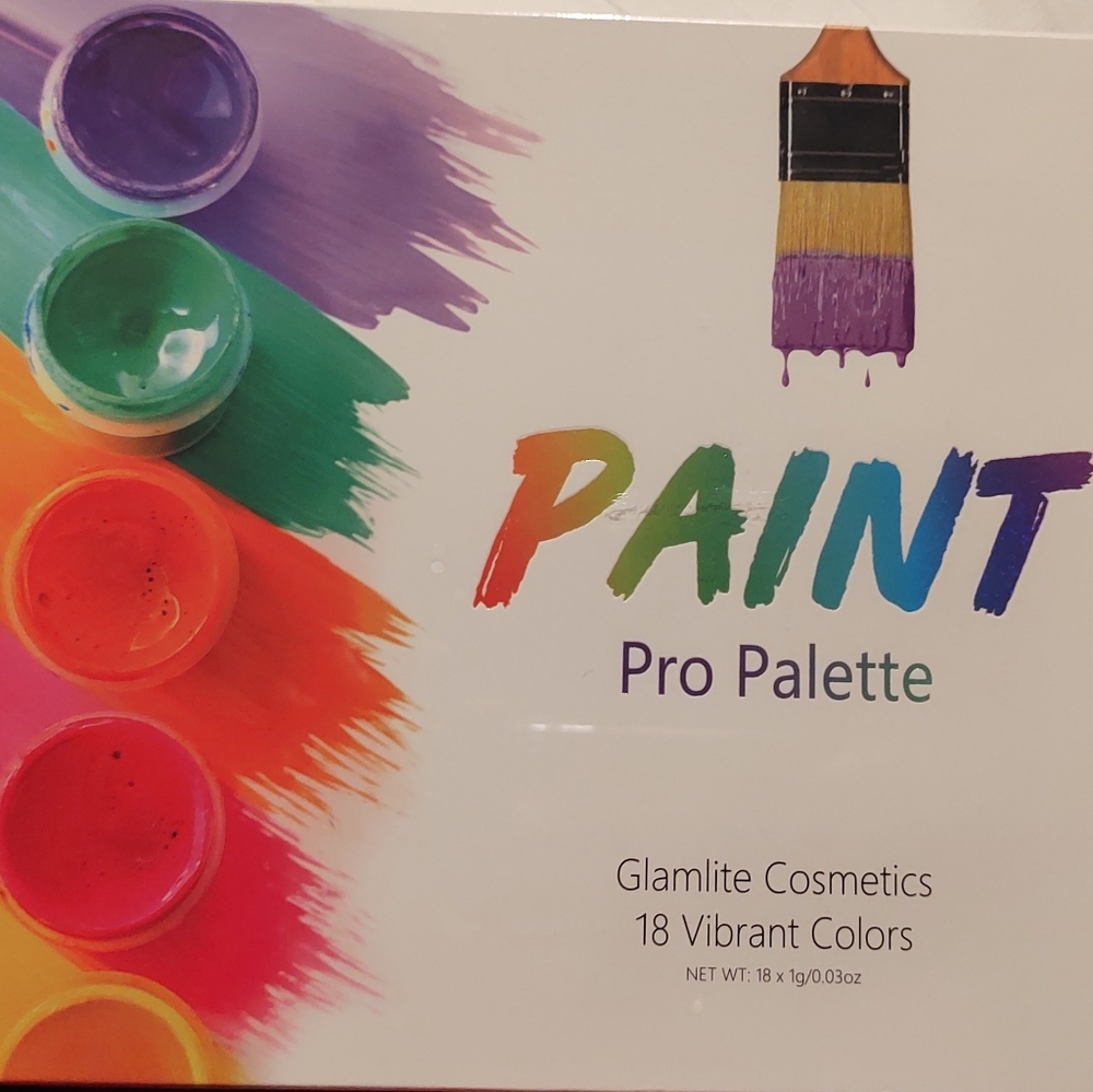 GLAMLITE 18 COLOR EYE SHADOW